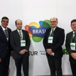 Marco Lomanto, da Embratur, Alexandre Fontenelle, consul do Brasil em Miami, Miguel Jeronimo, da Embratur, e Agnaldo dos Santos, de Itajaí Marco Lomanto, da Embratur, Alexandre Fontenelle, consul do Brasil em Miami, Miguel Jeronimo, da Embratur, e Agnaldo dos Santos, de Itajaí