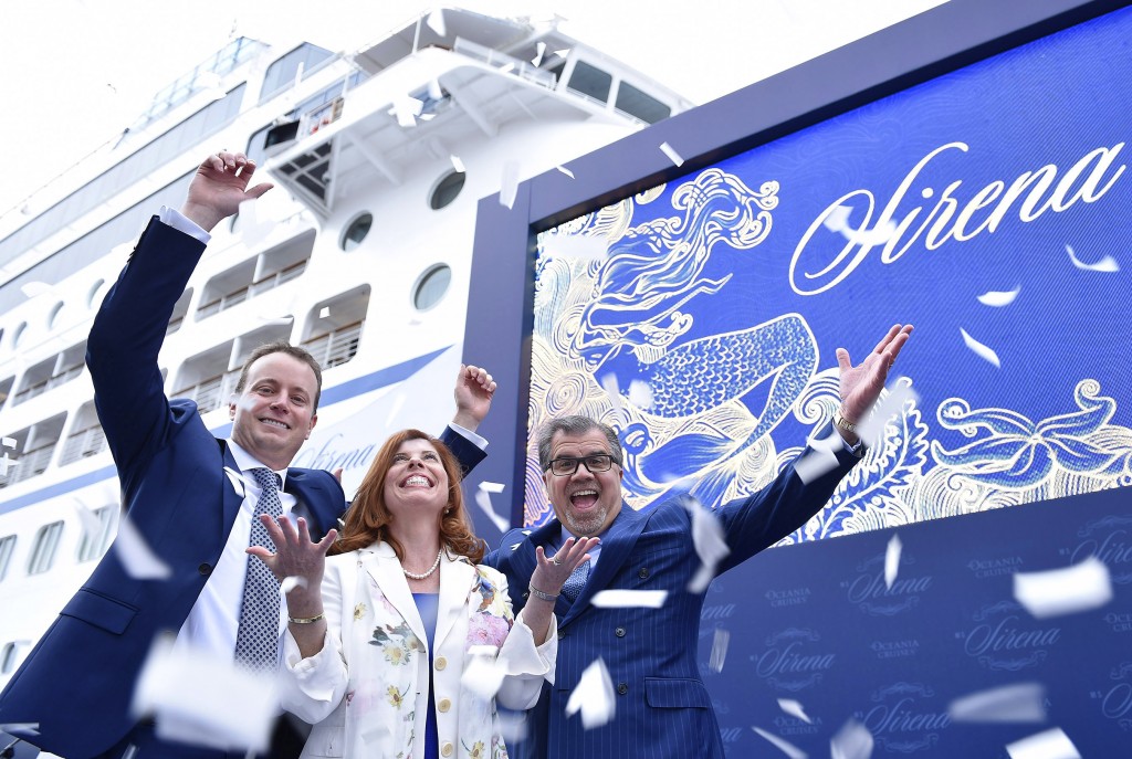 Claudine Pépin junto de Frank Del Rio, CEO da Norwegian Cruise Line Holdingse o Presidente e COO  da Oceania Cruises, Jason Montague (Foto: Divulgação)