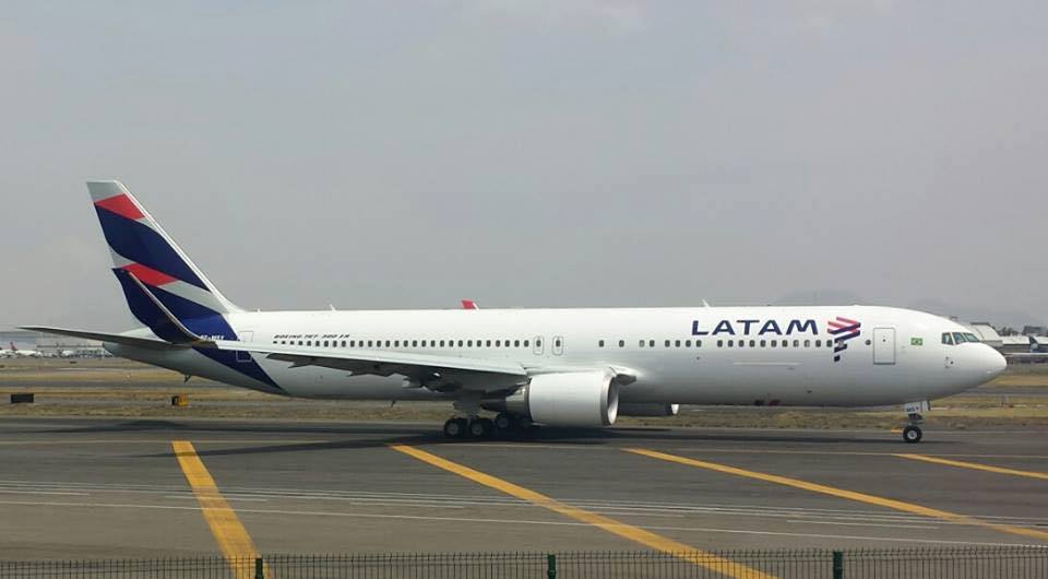 B767-300ER que fará voo inaugural do Grupo Latam é flagrado no México 1 13087538_1674429229489234_6920178470997544399_n