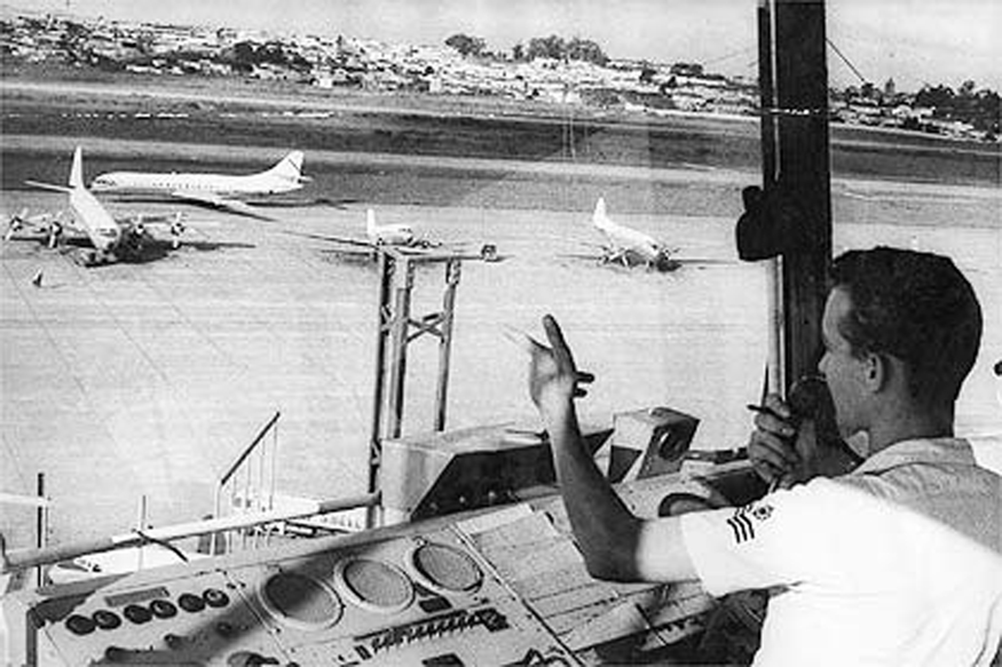 Antiga ponte de controle - acervo Infraero Antiga ponte de controle - acervo Infraero