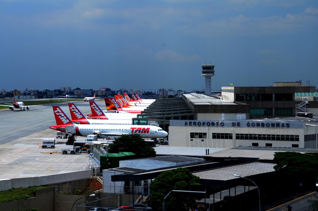 Dez aeroportos continuam sem combustível na manhã desta terça-feira (29)