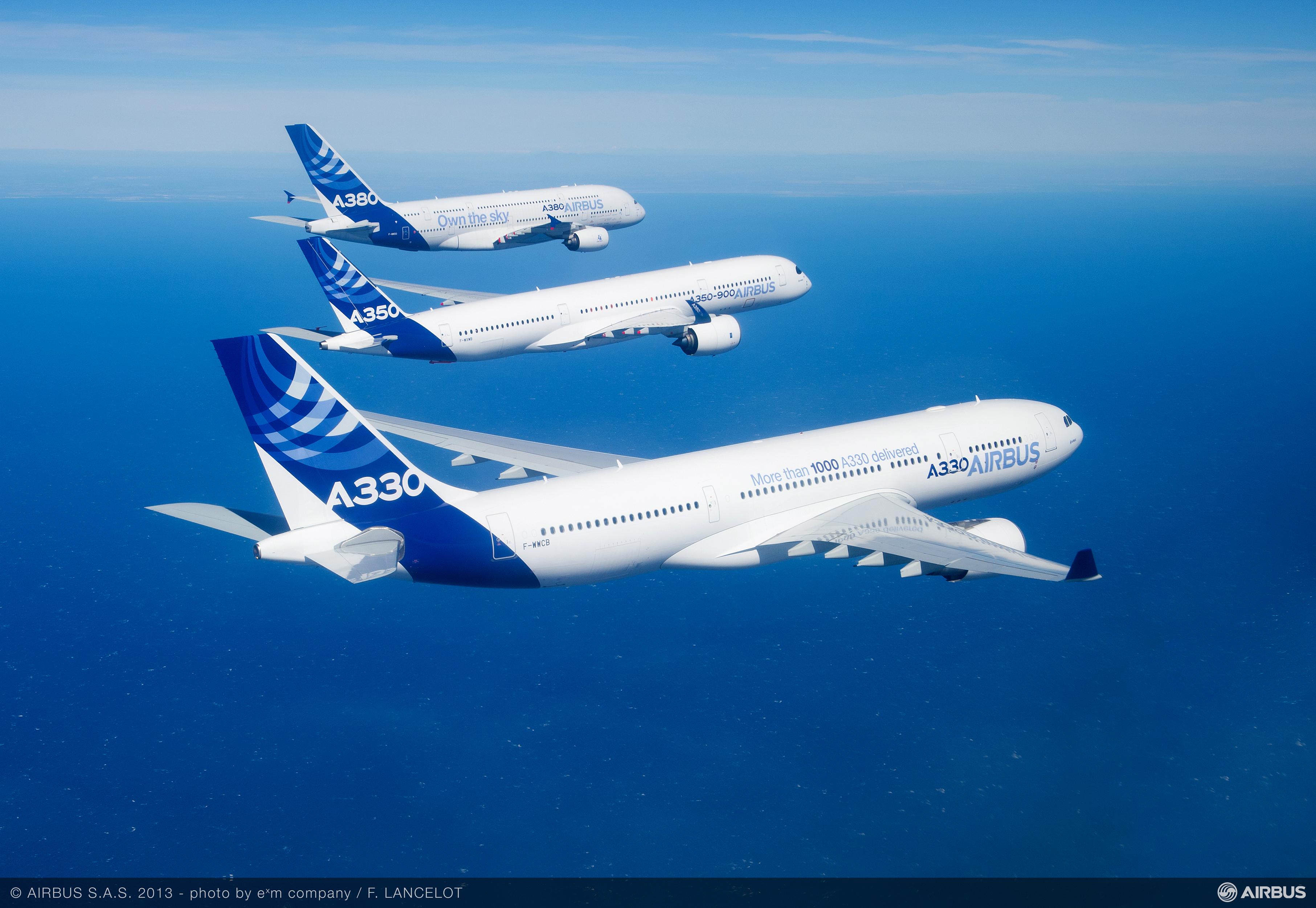 Самолет аэробус. А330 а350. Airbus a320 и a330. Airbus a360. Airbus a330 пассажирские самолёты синий.