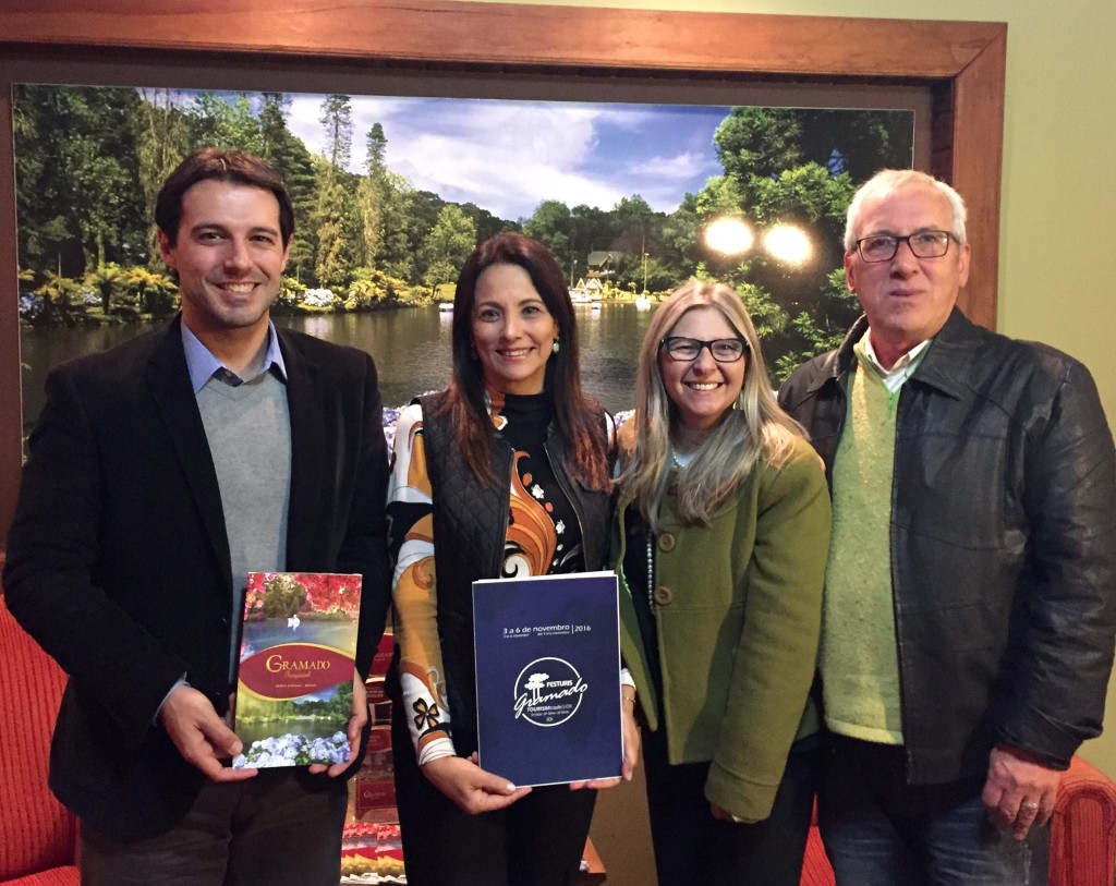 Eduardo Zorzanello, diretor Festuris, Rosa Helena Volk, secretária de Turismo de Gramado, Rose Ott, gerente Comercial Festurtis e Luiz Kraieski, gerente de turismo de Gramado (Foto: Divulgação)