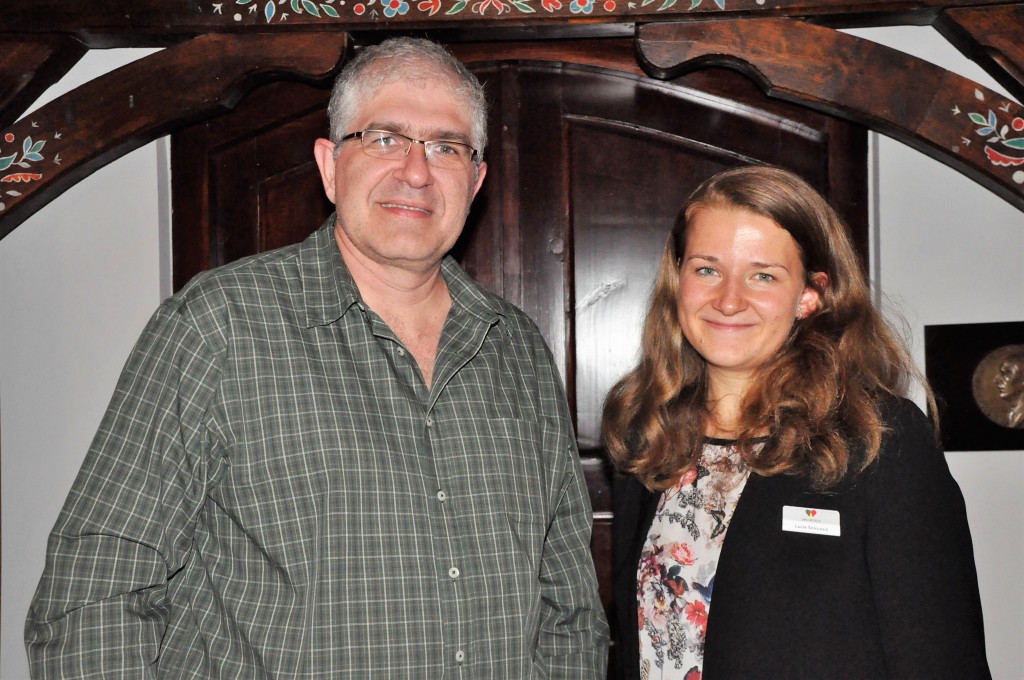 Hotelaria Tcheca se diz preparada para receber crescente número de brasileiros Fernando Destro, representante da República Tcheca no Brasil, com Lucie Snircova, da rede Jan Hotéis (Hotel Old Inn, Hotel Duo e Hotel Ruze)