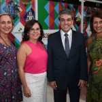 Ingrid Davidovich, Isabel Indolfo e Carla Davidovich, da New Age, com Fernando Santos, presidente da Aviesp Ingrid Davidovich, Isabel Indolfo e Carla Davidovich, da New Age, com Fernando Santos, presidente da Aviesp