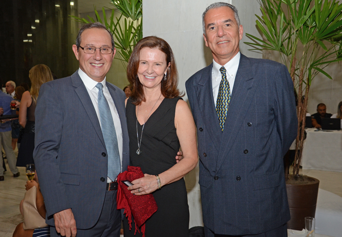 Luiz da Gama Mór recebe homenagem da Câmara Municipal de Belém (PA) Luiz da Gama Mór com a esposa Rosane, e João Roberto Lacerda Sabino, da Abav Nacional