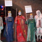 Personagens da história recepcionaram os convidados para o jantar