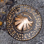 Peça que marca o caminho de Santiago de Compostela na cidade Peça que marca o caminho de Santiago de Compostela na cidade