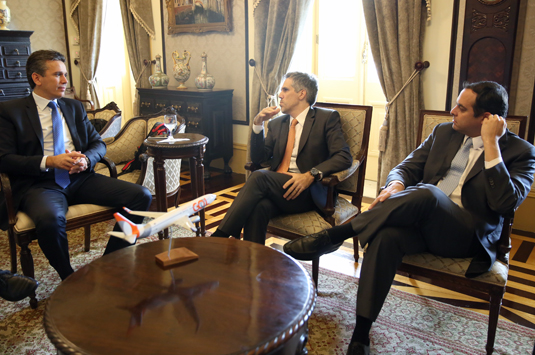     Felipe Carreras, secretário de Turismo de Pernambuco, Paulo Kakinoff, presidente da GOL, e Paulo Câmara, governador de PE