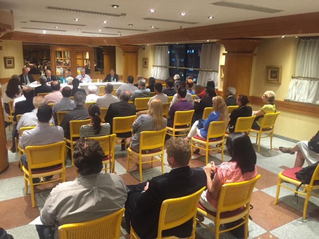 Reunião do SindHoteis atrai mais de 120 representantes no RJ A assembleia de fundação do SindHotéis-RJ aconteceu no dia 12 de abril,