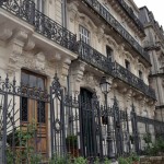 Traços da arquitetura espanhola na cidade francesa Traços da arquitetura espanhola na cidade francesa