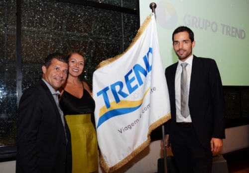 Trend cresce 4% no trimestre e apresenta Trend USA Na home Luis Paulo Luppa, CEO do Grupo Trend. Aqui, ele com Simone Araújo e Emmanuel Labastida, direotres de produtos Estados Unidos e Europa, respectivamente