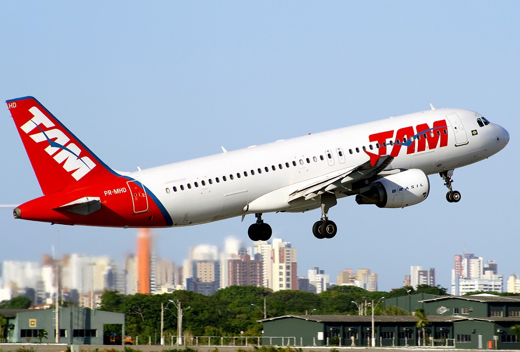 Voos da Tam entre Recife e Buenos Aires têm ocupação acima de 90% em fevereiro 1 tam-airlines-airbus-a320-pr-mhd