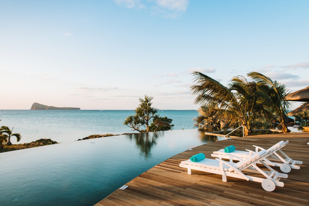 A piscina infinita do Paradise Cove Boutique Hotel, nas Ilhas Maurício, é apenas um dos atrativos dessa belíssima propriedade (Divulgação / SLH)