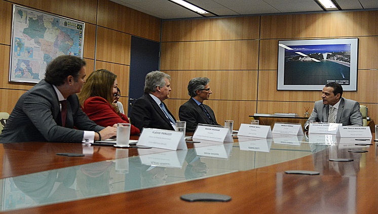 O ministro do Turismo recebeu os presidentes da Clia-Abremar, Marco Ferraz; da Braztoa, Magda Nassar; e da Abav, Edmar Bull. (Foto: Paulino Menezes/Ascom/MTur)