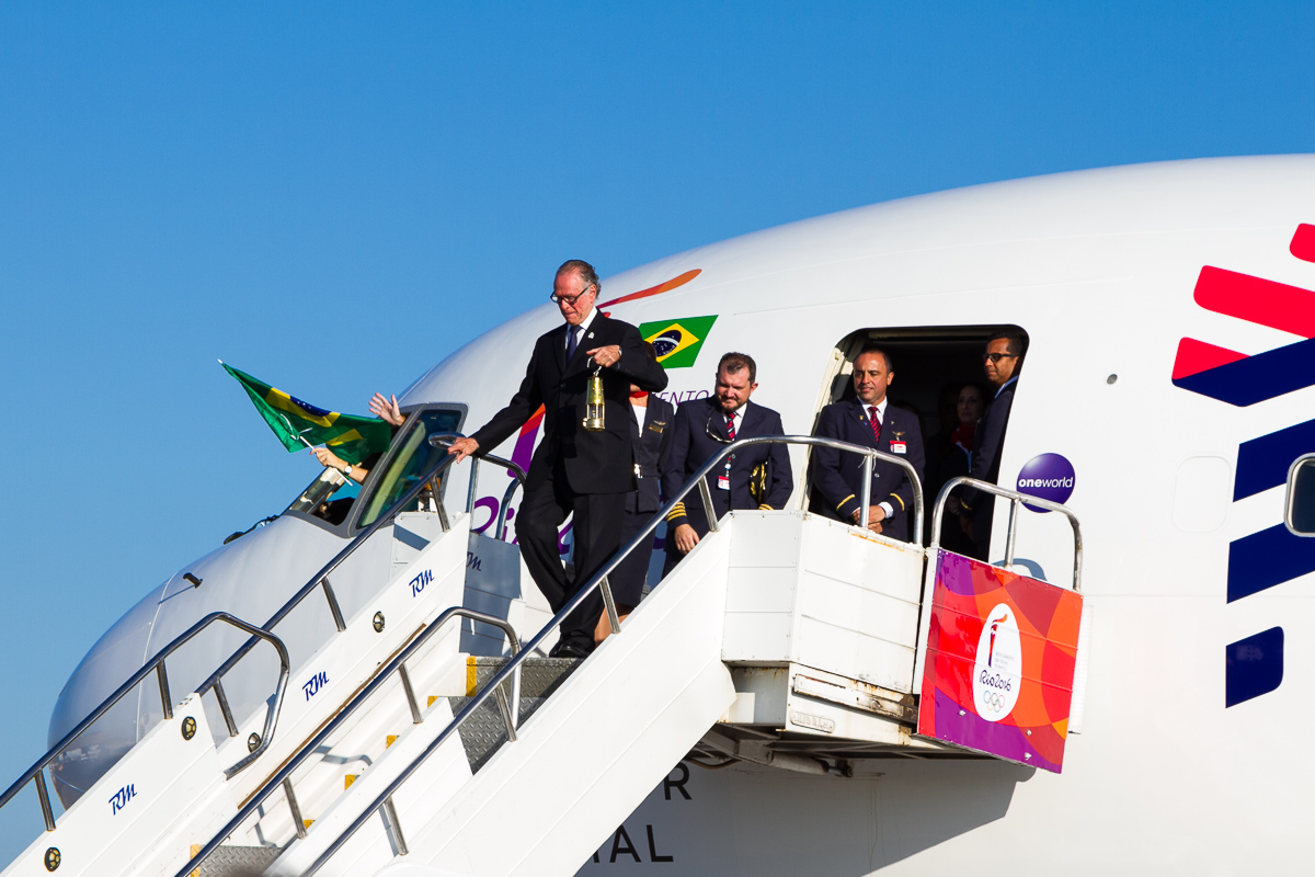 Chama Olímpica desembarca em Brasília e B767 da Latam completa viagem inaugural; fotos 1 767_Olympic flame_54_ (credits RODRIGO COZZATO_LATAM)