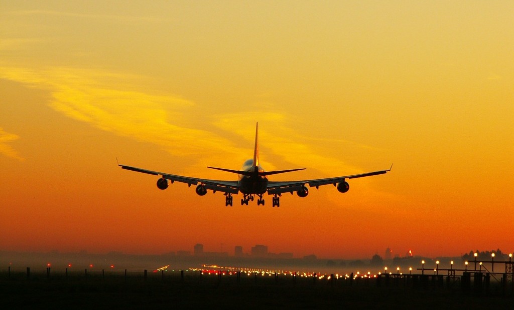Aviação global tem queda no número de acidentes fatais em 2022 1 Aircraft_approaching_runway