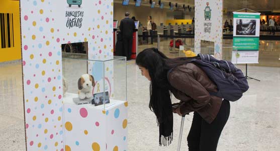 Aeroporto Afonso Pena realiza campanha de conscientização no trânsito 1 Exposição possui objetos de crianças vítimas de acidentes de trânsito (Foto: Divulgação/Infraero)