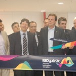 Corte da fita com autoridades Corte da fita com autoridades