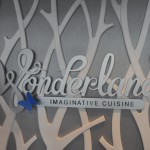 Entrada do restaurante Wonderland, famoso por suas comidas criativas