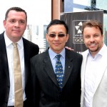 Douglas Camargo e Tm Wang, da Singapore Airlines, e André Henry, da TC World