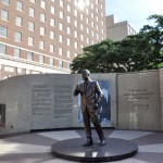 Fort Worth - Monumento em homenagem a John Kennedy, que passou sua última noite na cidade