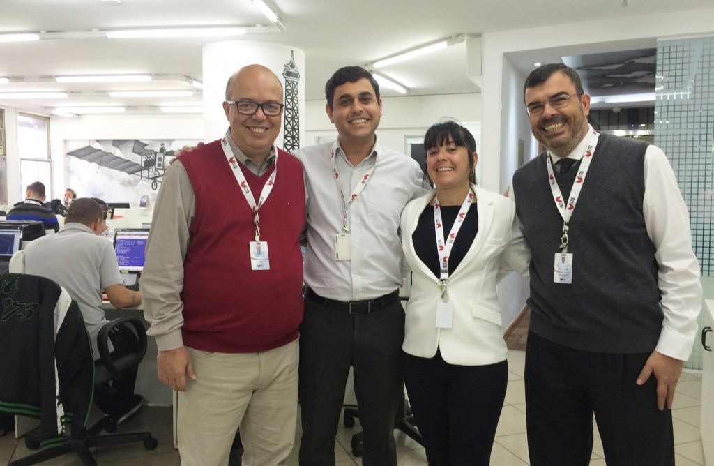 Felipe Oliveira e Vanderlei Folgueral com os novos gerentes