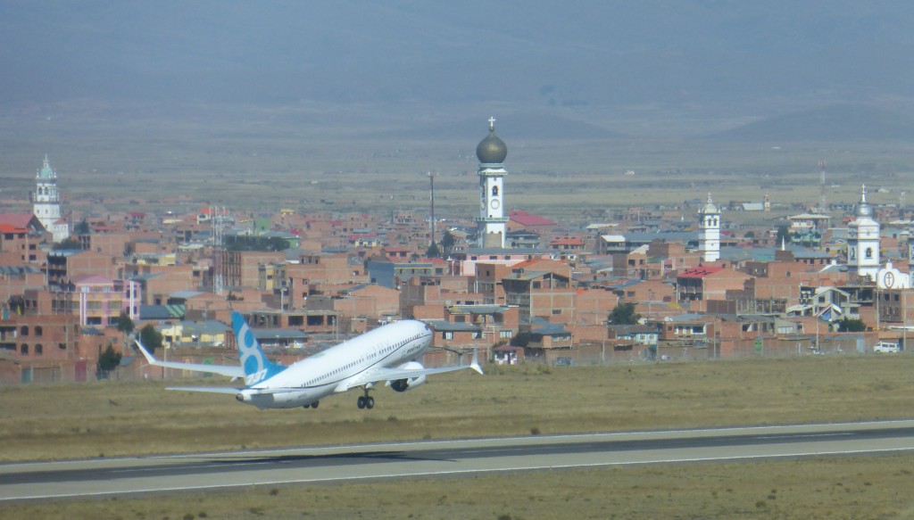 Boeing deve antecipar entrega do 1º B737 MAX para o 1º semestre de 2017 LaPaz_1_Corrigan