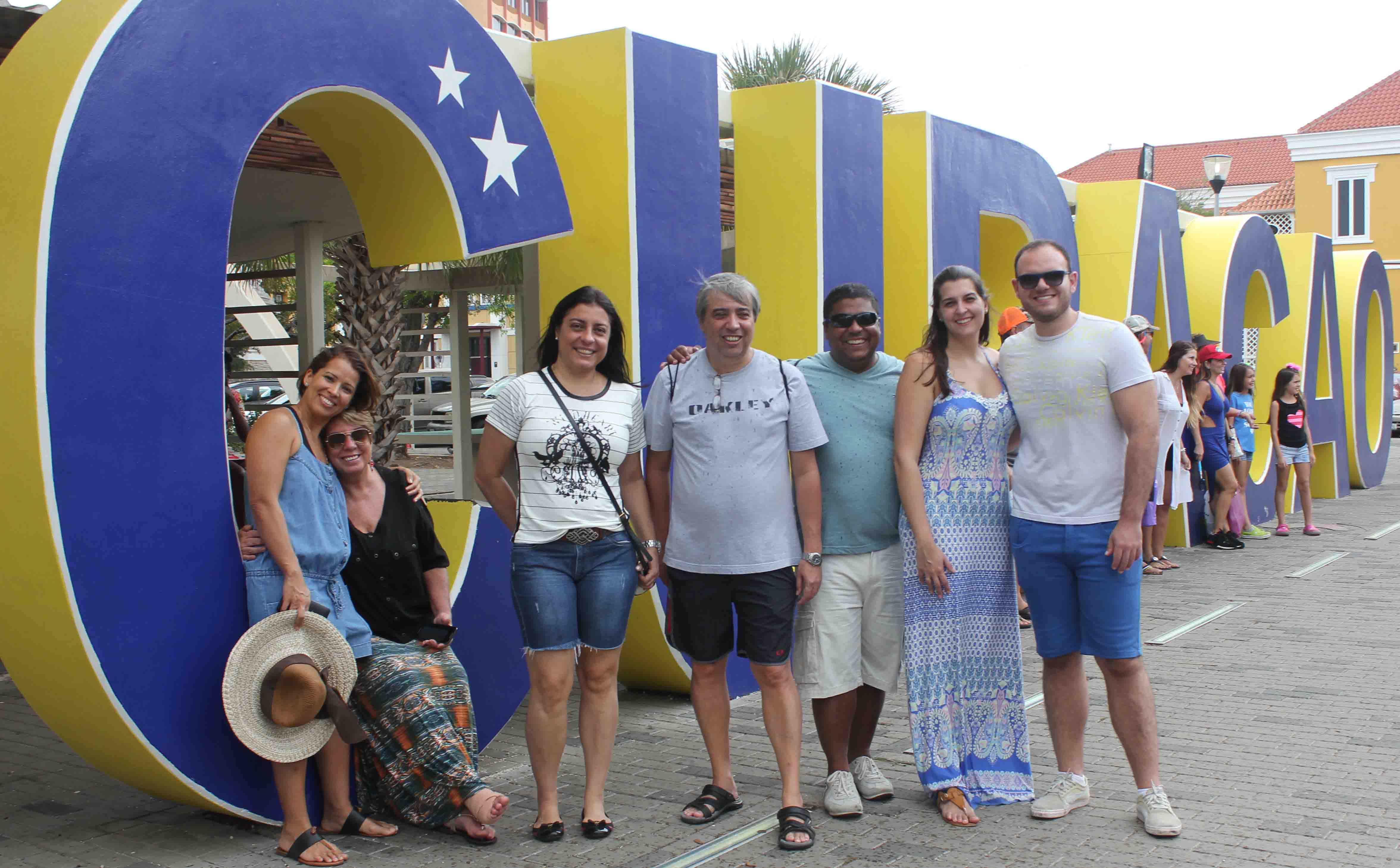 No letreiro oficial da cidade, Giselle Makinde, Ines Melo, Luciana Longo, Celso Miranda, Mauro Soares, Natalia Kerlakian e Yuri Motta