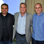 O presidente da Flytour Viagens, Michael Barkoczy, entre Daniel Firmino, diretor, e Marcos Pessuto, gerente de Produtos Nacionais da operadora O presidente da Flytour Viagens, Michael Barkoczy, entre Daniel Firmino, diretor, e Marcos Pessuto, gerente de Produtos Nacionais da operadora