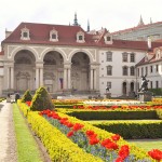 PRAGA - Jardins do Palácio Wallenstein com a Sala Terrena do Senado Tcheco ao fundo PRAGA - Jardins do Palácio Wallenstein com a Sala Terrena do Senado Tcheco ao fundo