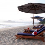 Praia exclusiva do resort conta com toda a infraestrutura