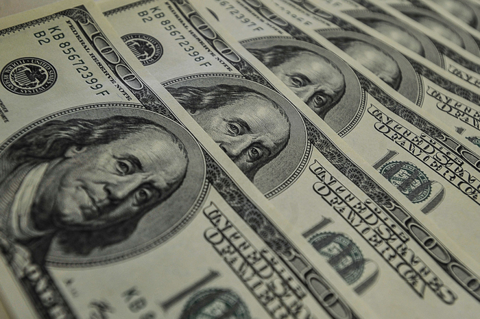 Dólar caiu 1,69% no primeiro dia de governo