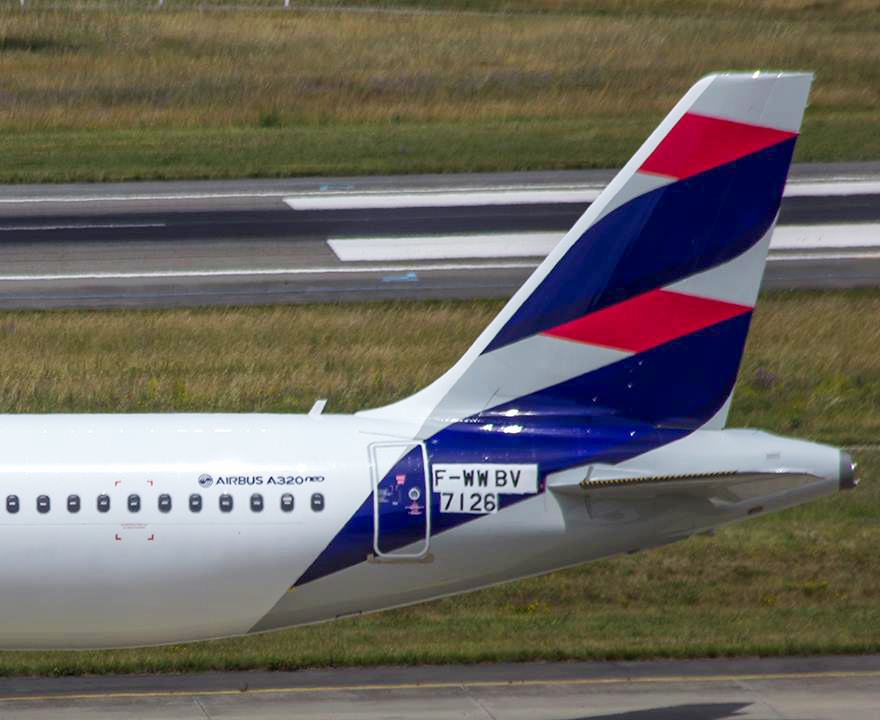 Primeiro A320neo da Latam Brasil é flagrado na França; amplie 3 A320Latam_3