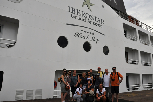 Agentes antes do embarque no Iberostar Grand Amazon