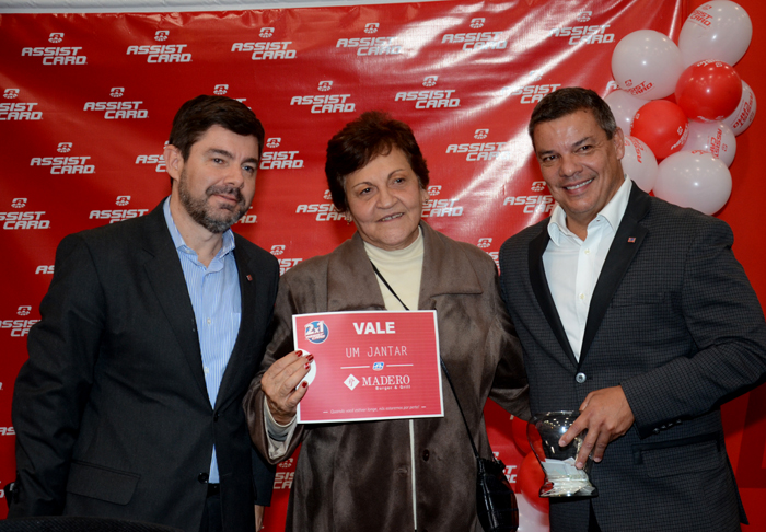 Alexandre Camargo e Cleiton Feijó, com Vera Lúcia, da Veltur Alexandre Camargo e Cleiton Feijó, com Vera Lúcia, da Veltur