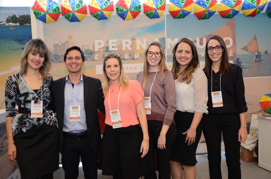Andréa Mendonça, da Empetur, Daniel Jacarandá, da AHPG, Daniely Aguiar, da Empetur, Gabriela Diaz, do Recife CVB, Brenda Silveira, de Porto de Galinhas CVB, e Laura Ferraz, do Recife CVB