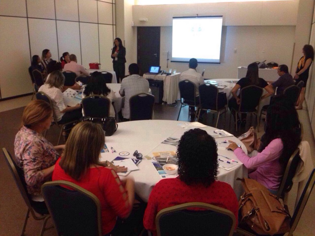 Grupo Trend capacita agentes em Salvador sobre destinos caribenhos Cristiane Jayme fala para agentes de viagens