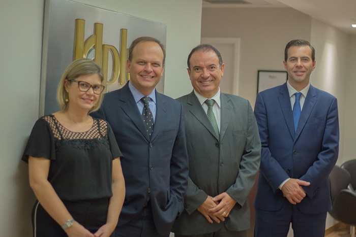 Hplus anuncia a contratação de novos gerentes 1 Equipe de vendas Hplus