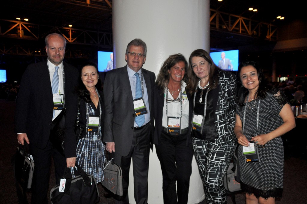IPW - Veja fotos deste primeiro dia de feira aqui em New Orleans Fábio Zerey, Maria Andrade, Edmar Bull, Mari Masgrau, Magda Nassar e Monica Samia