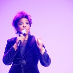 Gladys Knight cantou durante o almoço oficial neste 3° dia de Pow Wow Gladys Knight cantou durante o almoço oficial neste 3° dia de Pow Wow
