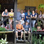 Grupo na Vila Paraíso, um dos passeios em Manaus