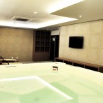 Hidromassagem e espreguiçadeiras para relaxar