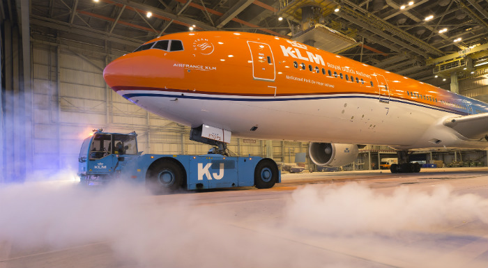 B777-300 da KLM ganha pintura especial para trazer atletas às Olimpíadas KLM - Photo by Menno Mennes