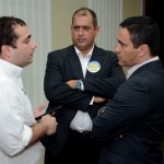 Pedro Menezes, do M&E, com Adriano Gomes e Rogério Mendes, da CVC Pedro Menezes, do M&E, com Adriano Gomes e Rogério Mendes, da CVC
