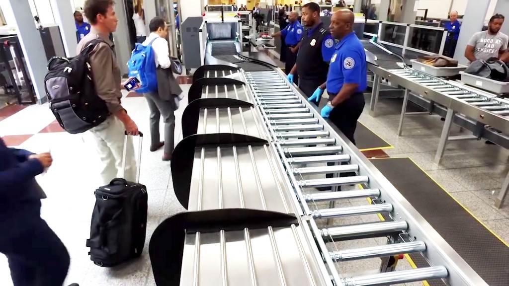Delta cria método que agiliza procedimentos de segurança nos aeroportos; veja vídeo Screen Shot 2016-06-14 at 12.43.35 PM