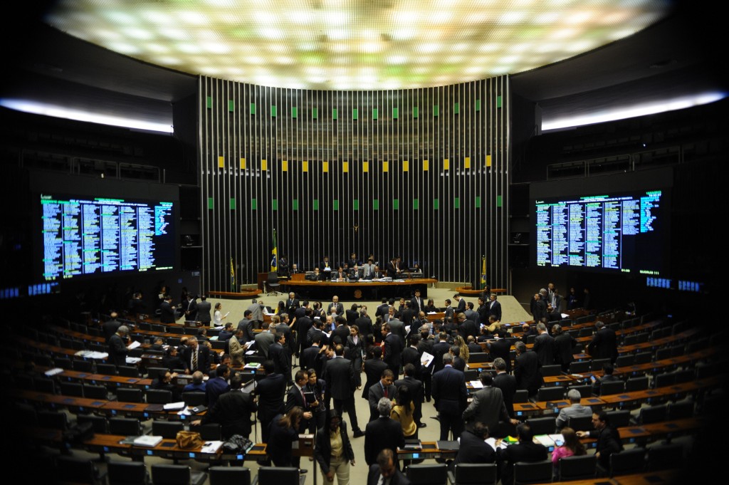 Redução é aprovada na Câmara dos Deputados e segue para o Senado