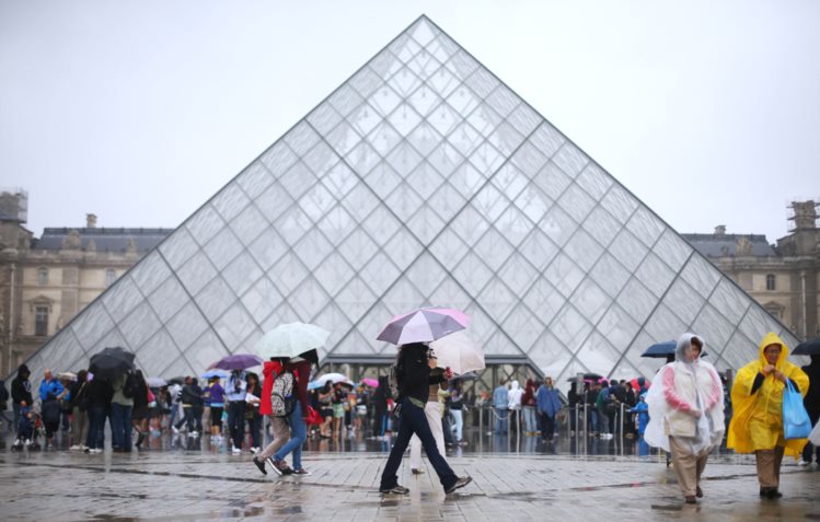 Queda de visitantes coincide com os atentados terroristas dos últimos anos na França