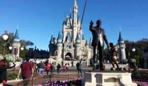 Disney mantém parques fechados por tempo indeterminado