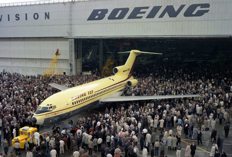 Boeing Company completa 100 anos de história; veja especial 5 727rollout-940x640